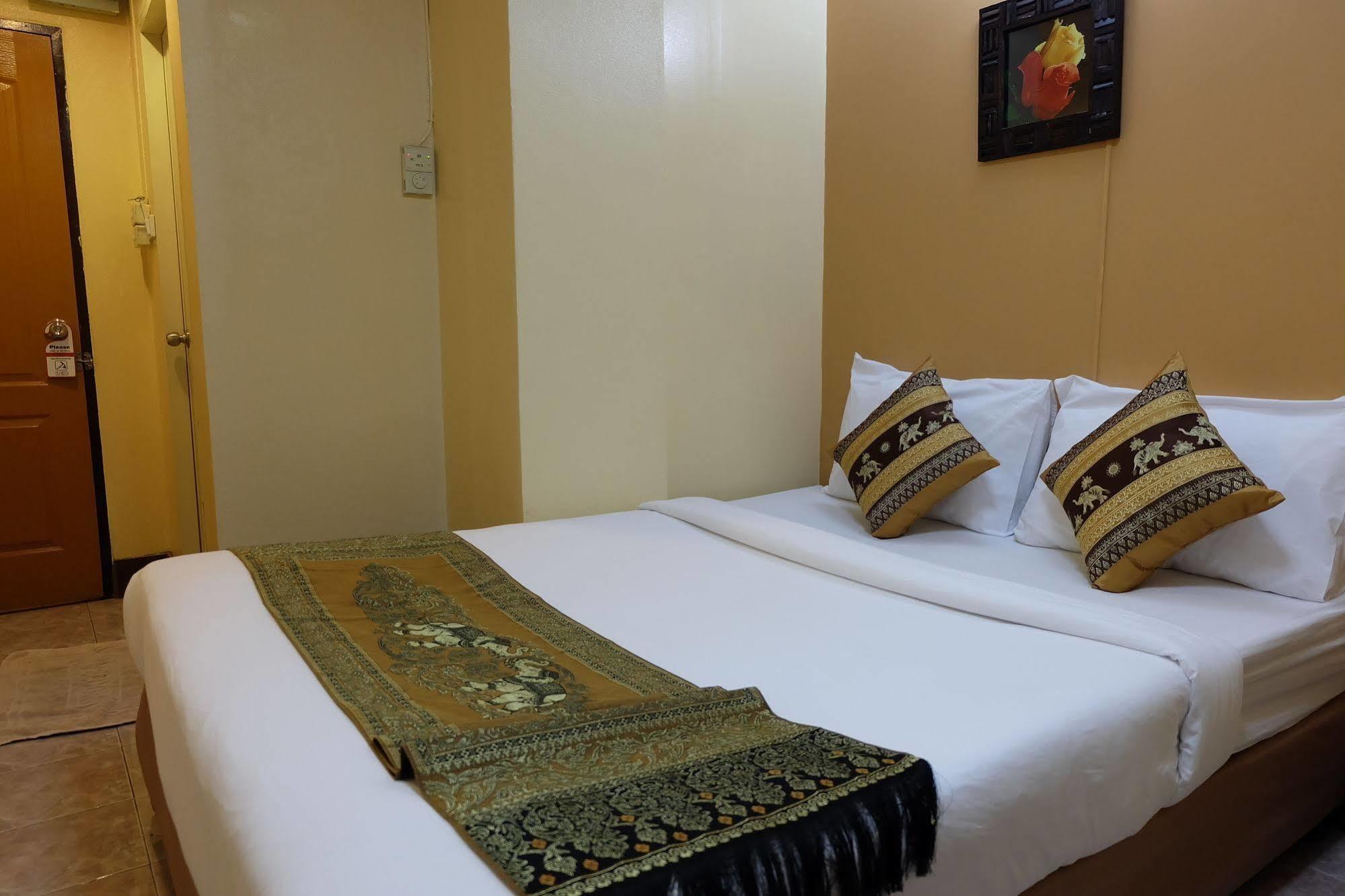 Thai Cozy House - Sha Certified Bangkok Esterno foto